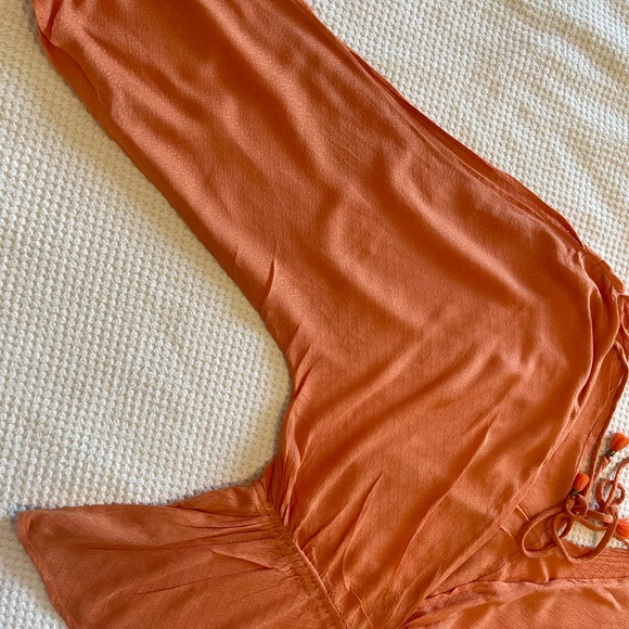 LOVESTITCH
Slit-Sleeve Drawstring - Picture 5 of 12